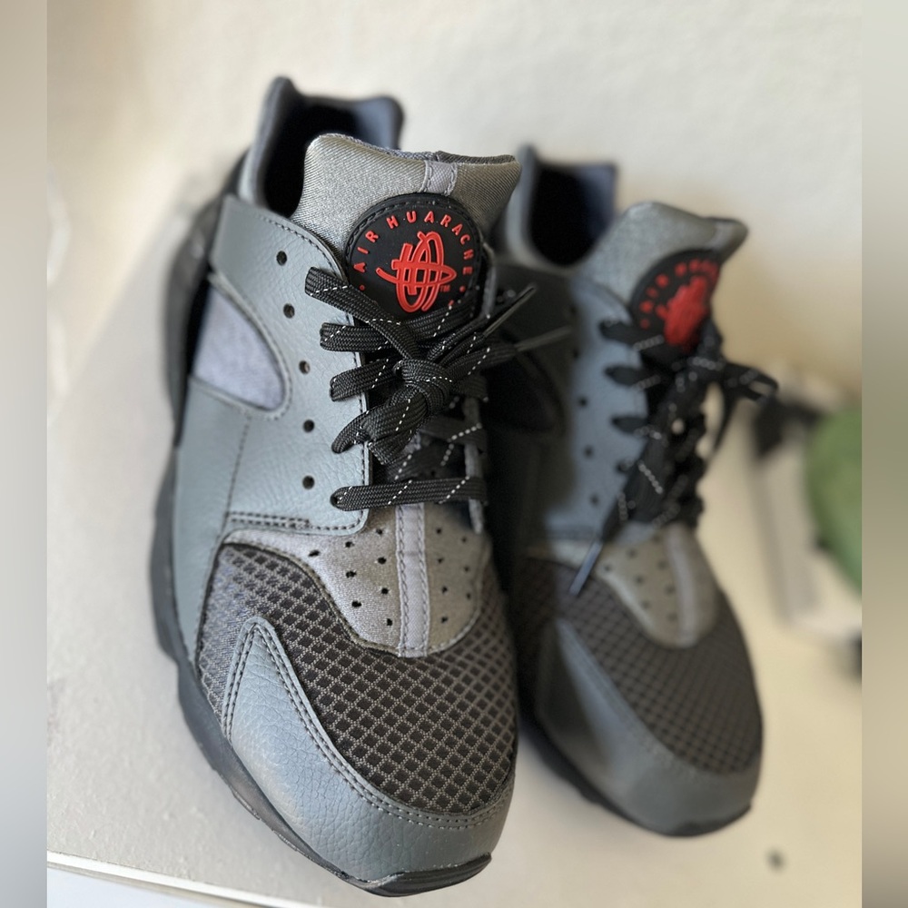 Nike Huaraches - Picture 2 of 6